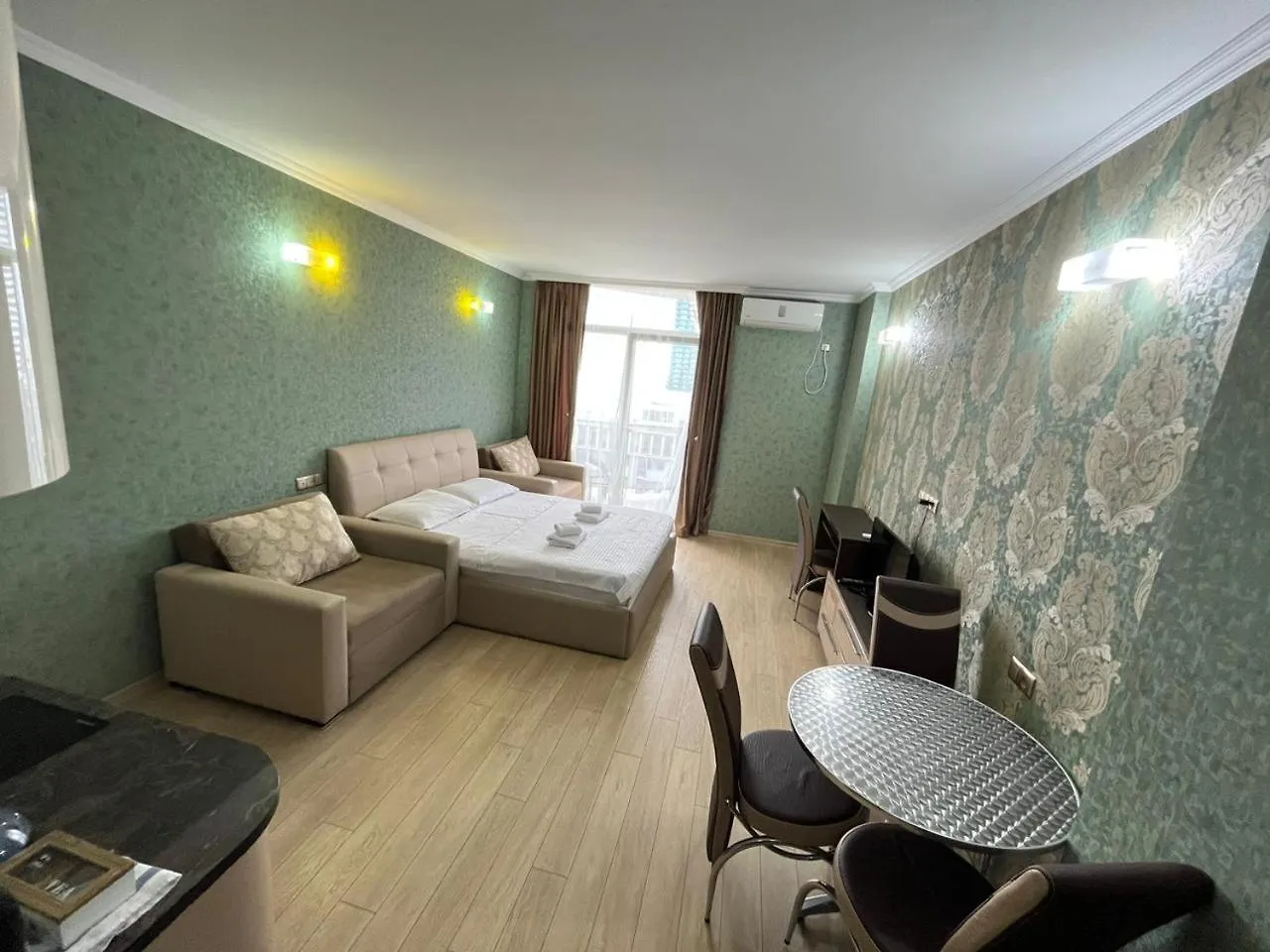 Отель Holiday Lux Tower Батуми