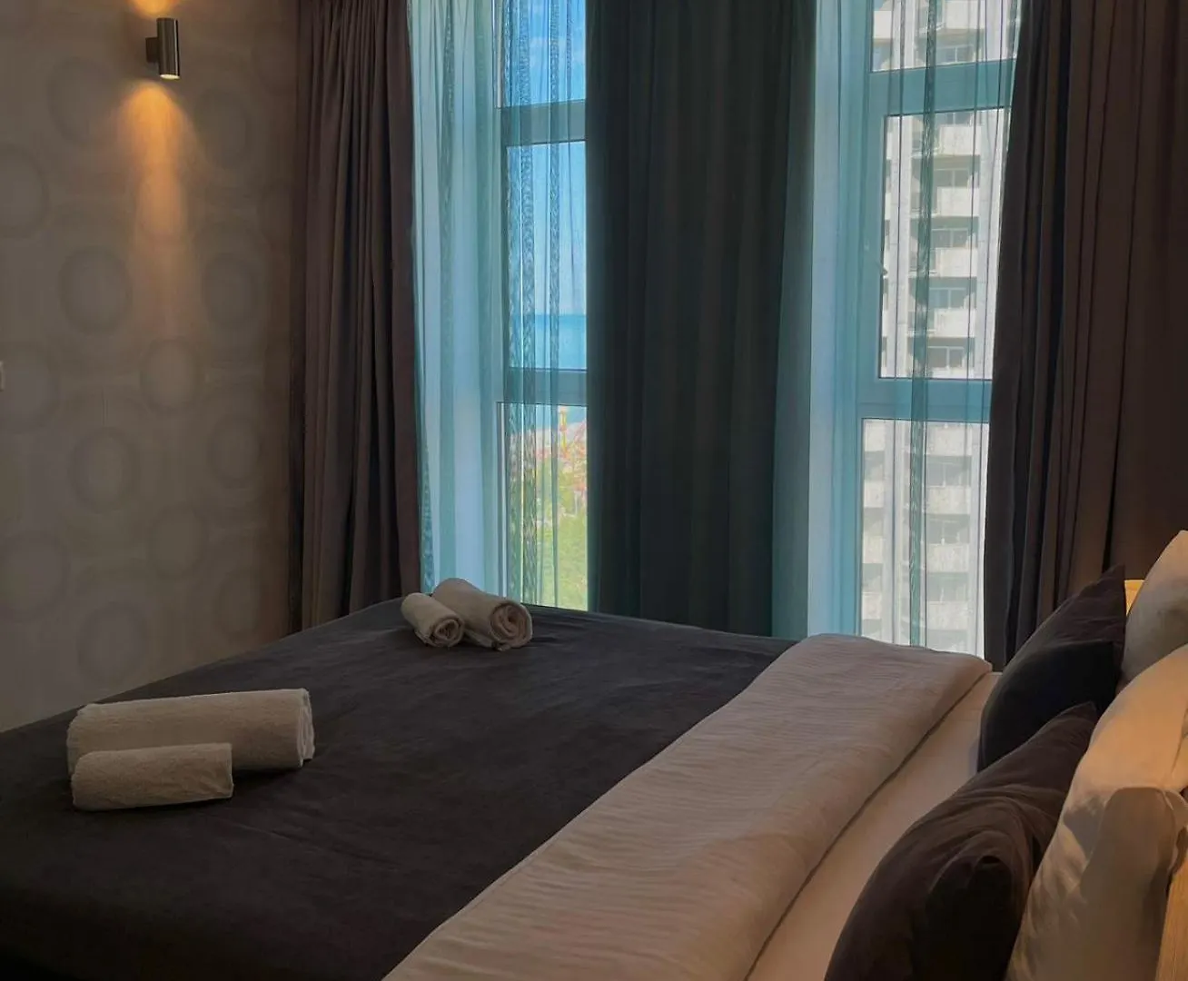 Отель Holiday Lux Tower Батуми 4*,