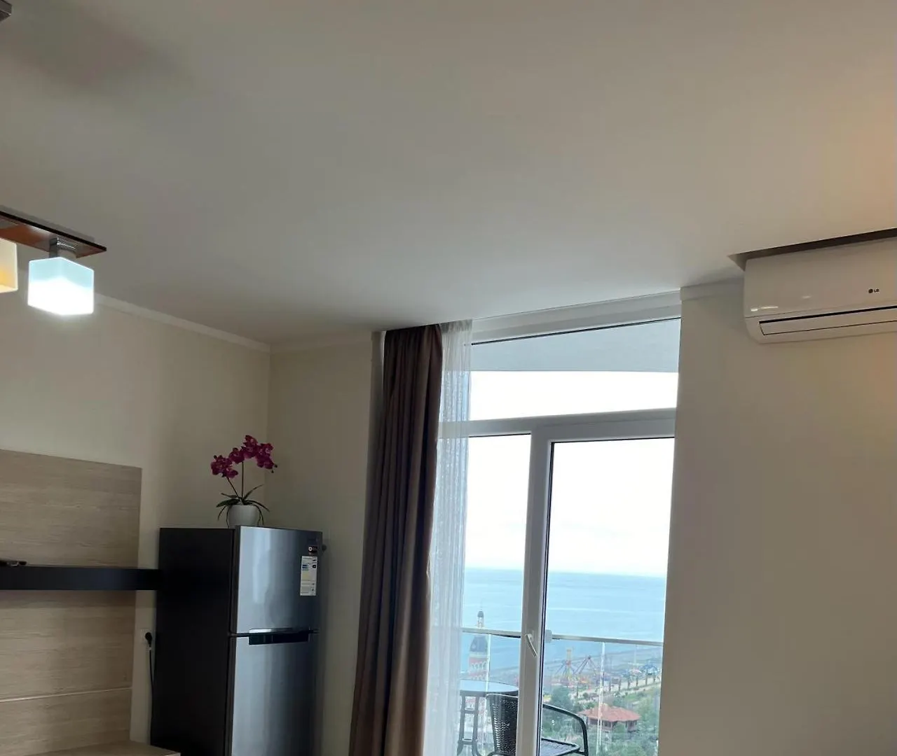 Отель Holiday Lux Tower Батуми