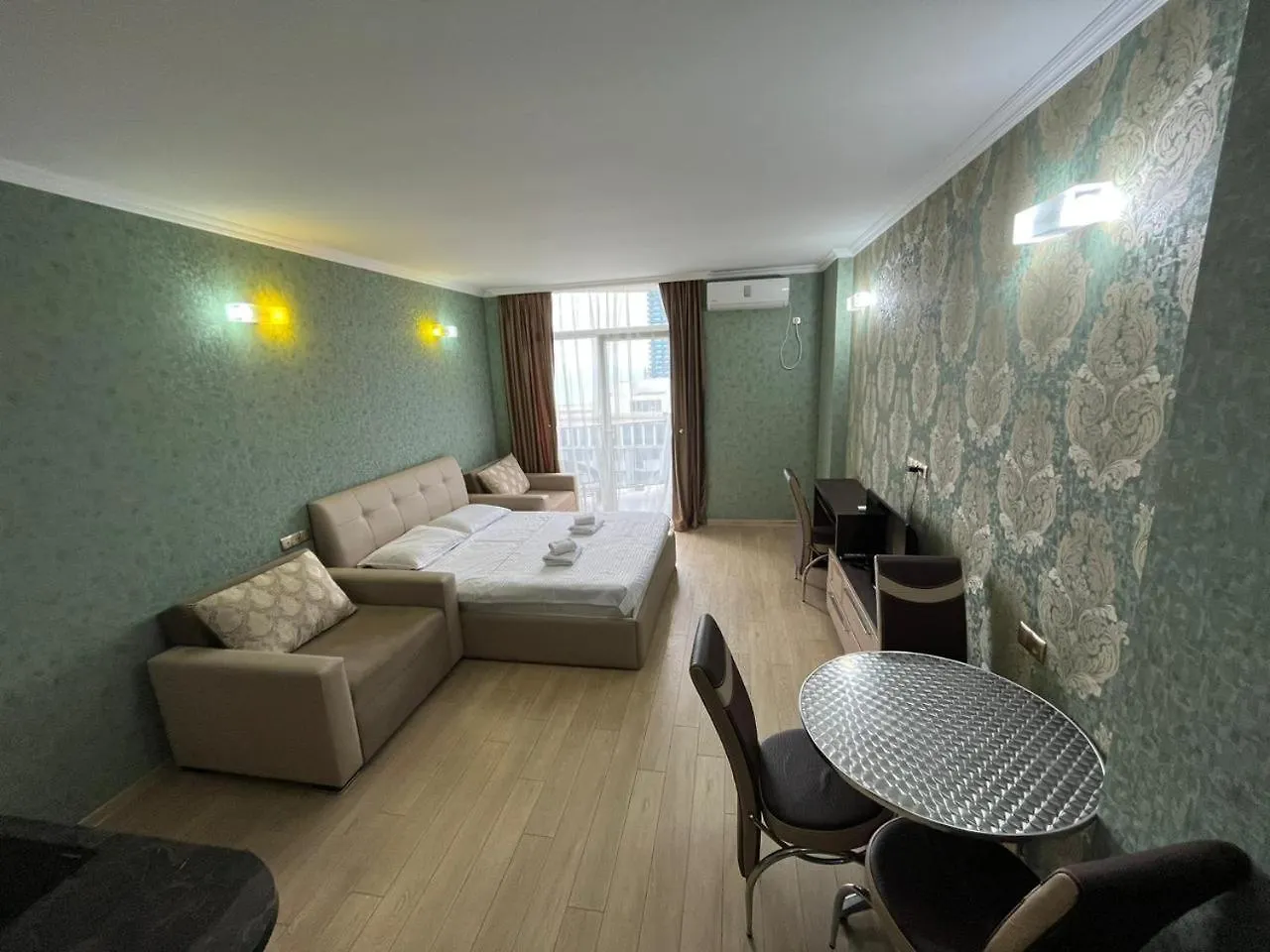 Отель Holiday Lux Tower Батуми