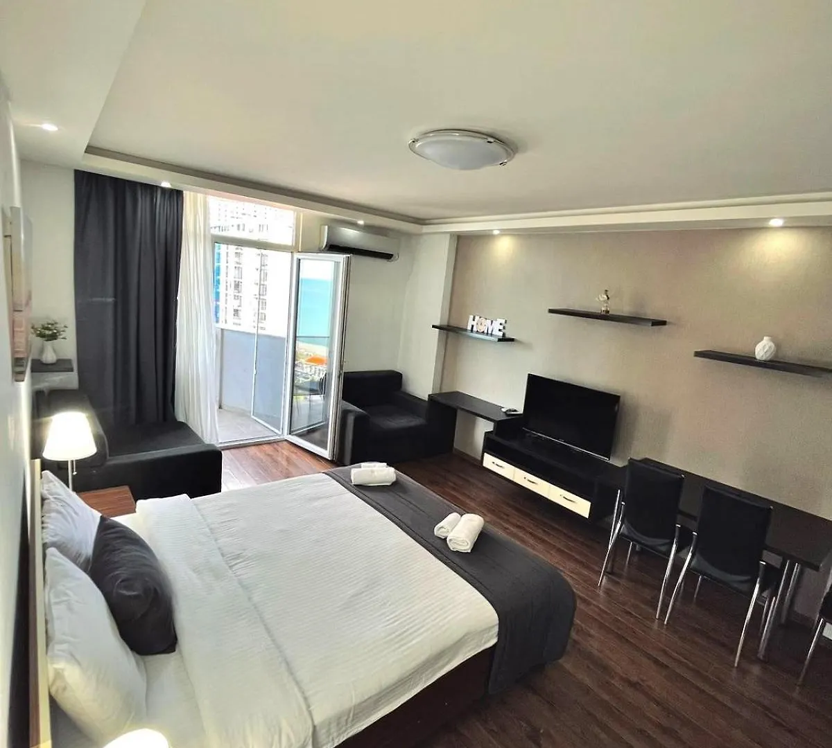 Отель Holiday Lux Tower Батуми