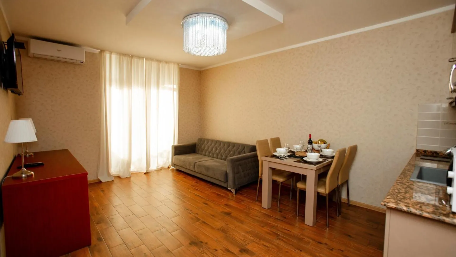 Отель Holiday Lux Tower Батуми