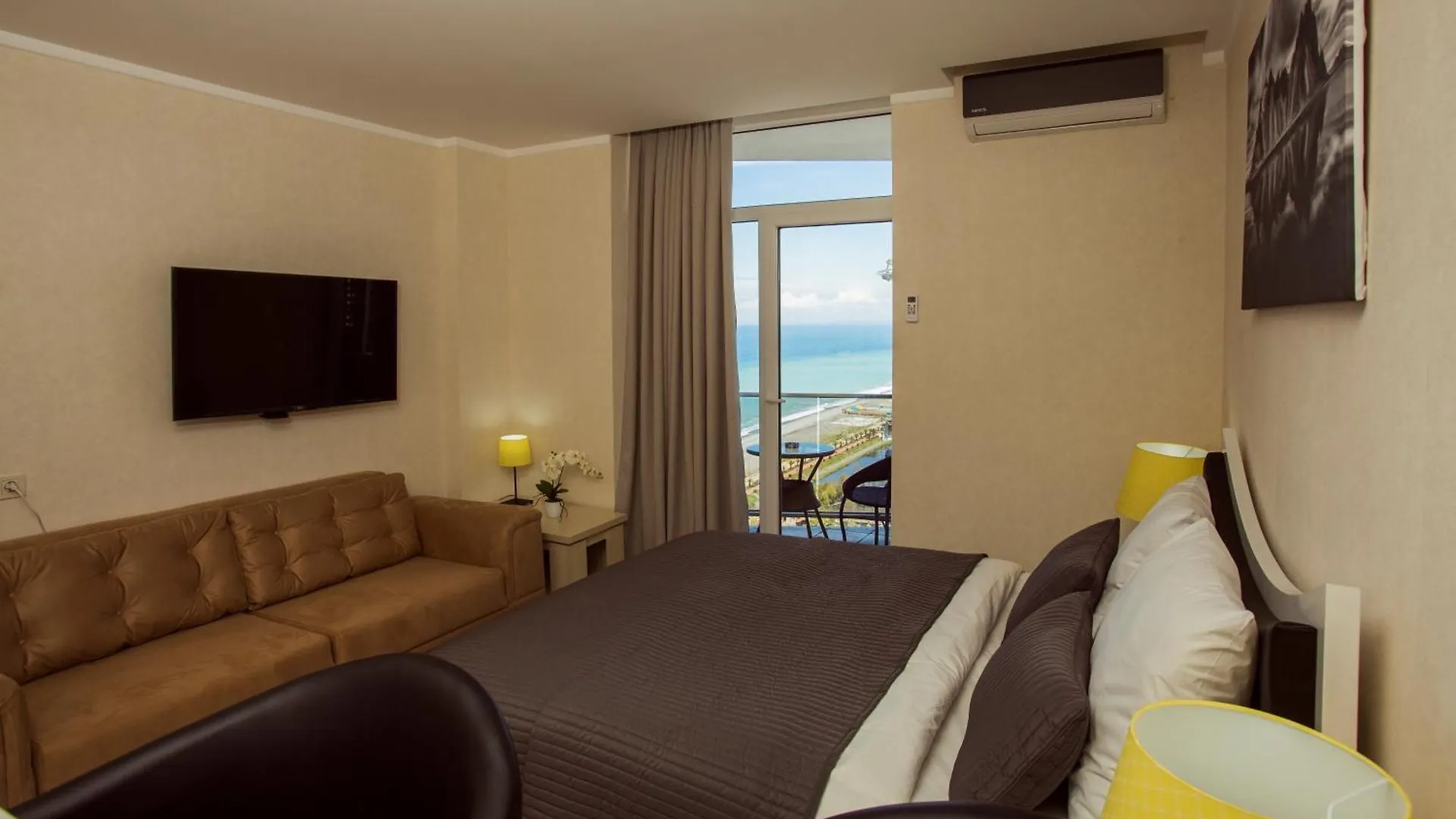 Отель Holiday Lux Tower Батуми