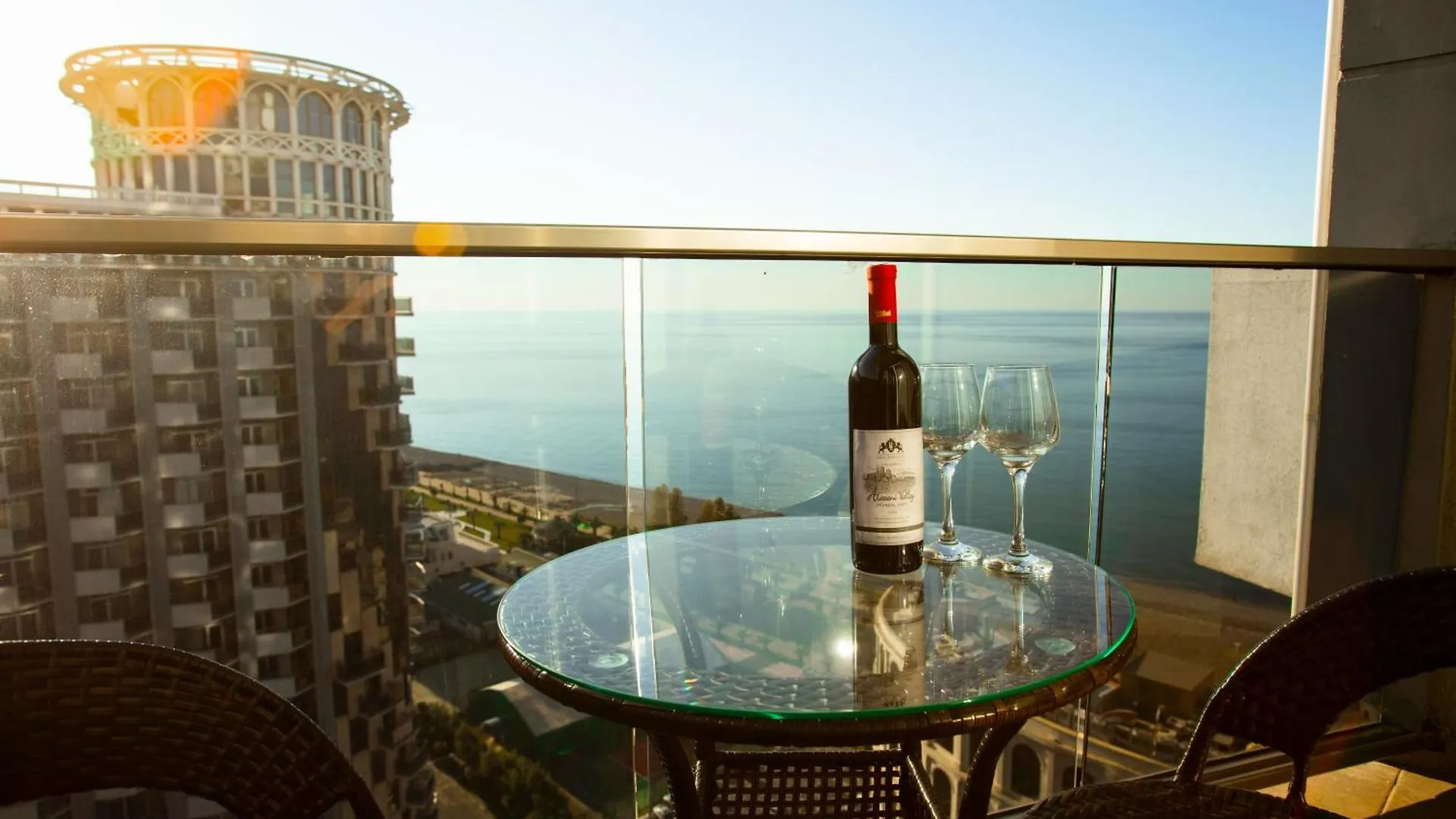 Отель Holiday Lux Tower Батуми